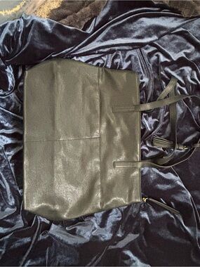 Classic Black Leather Tote Bag - Sleek Everyday Carry